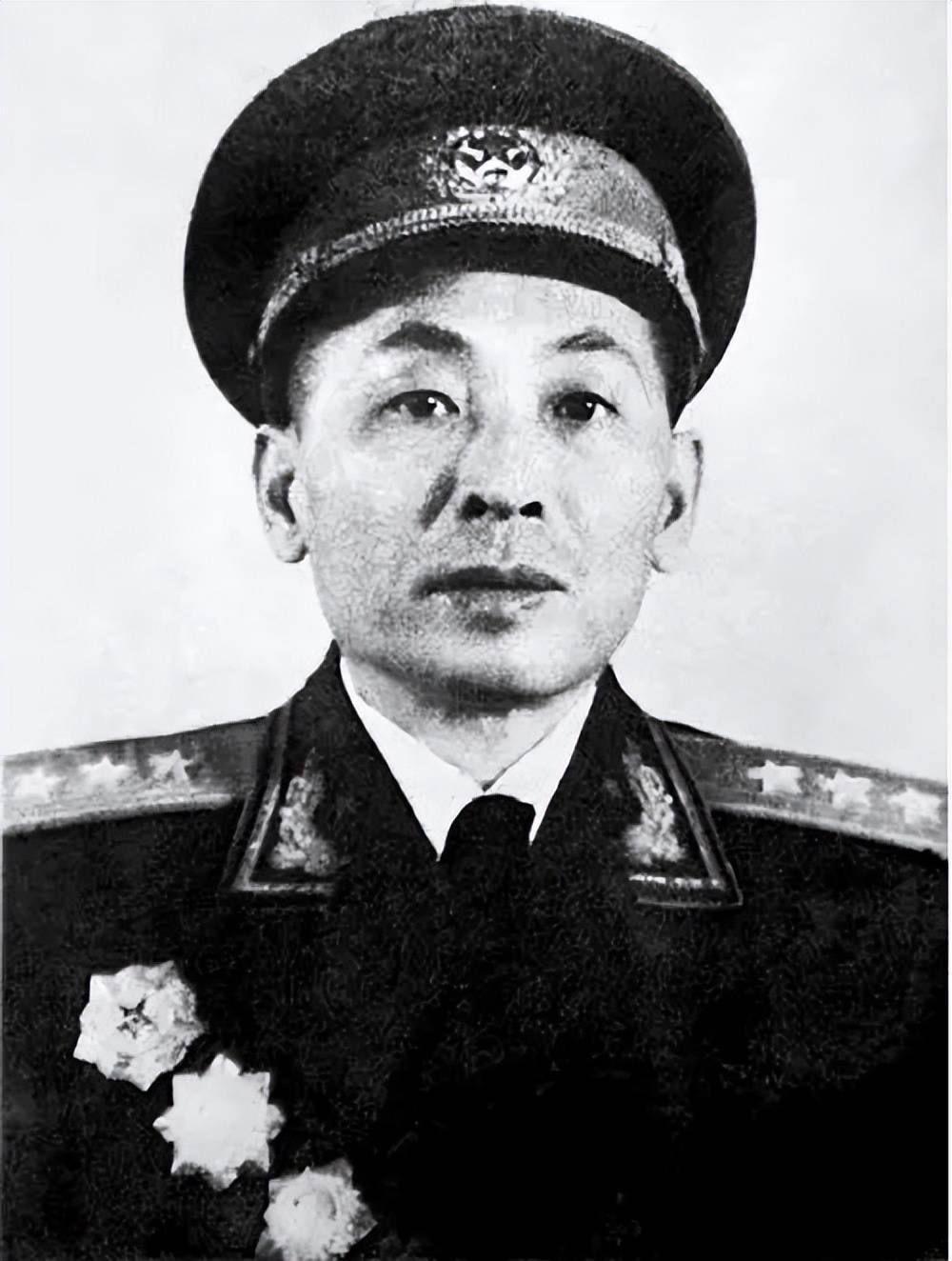 师长无兵可派，司令员说：让我的警卫营上！随即师长下了一步险棋