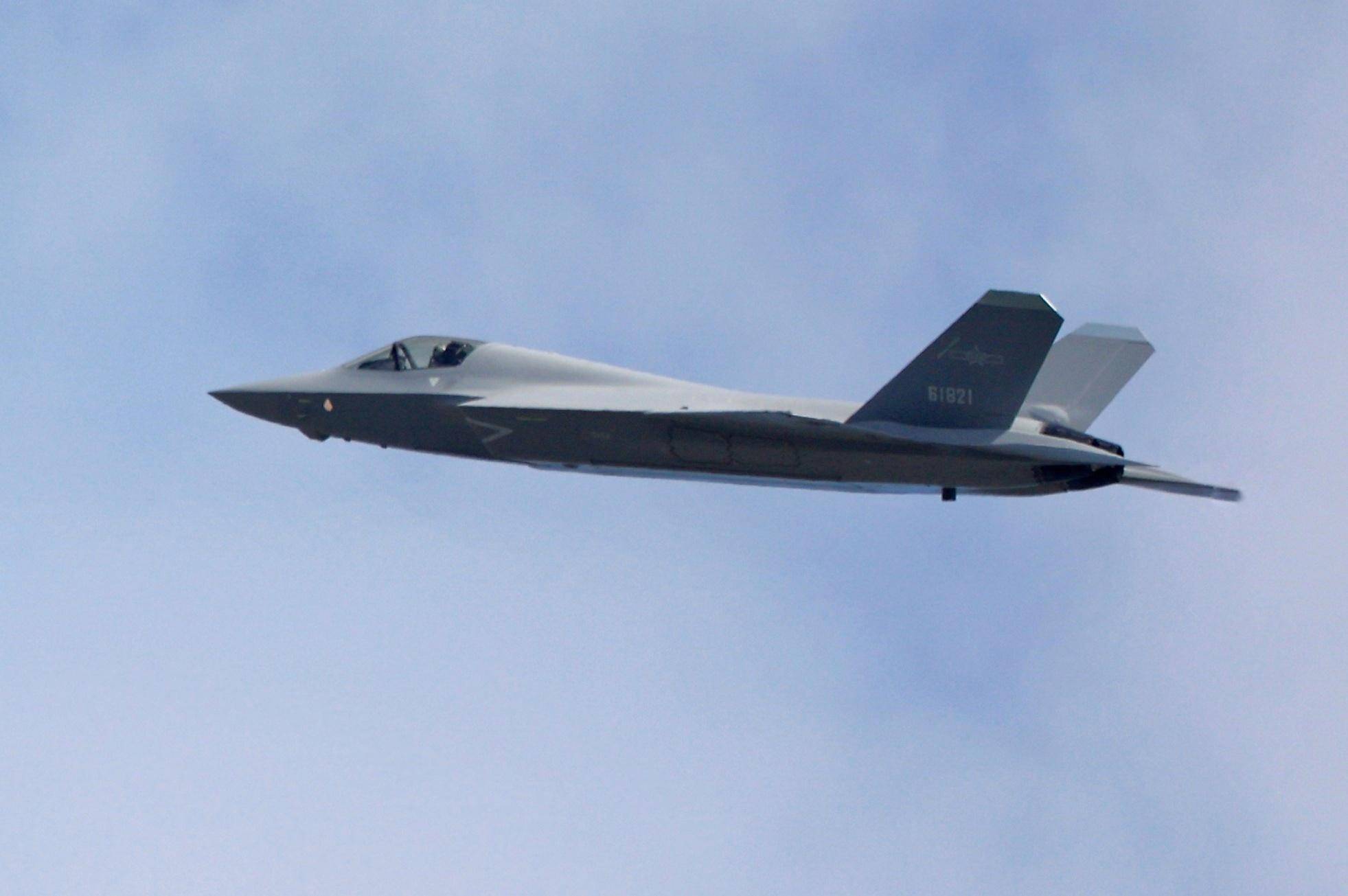 全世界首支混编双五代机，美媒：中国空军歼-35实力远超西方F-35