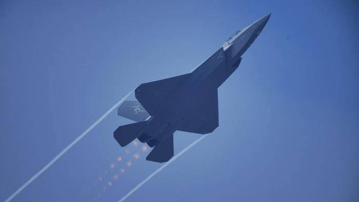 全世界首支混编双五代机，美媒：中国空军歼-35实力远超西方F-35
