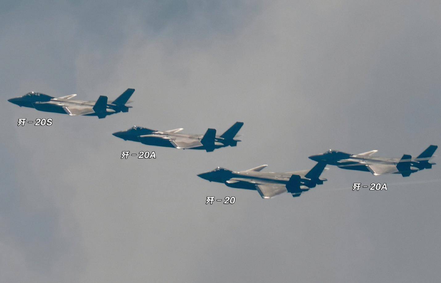 全世界首支混编双五代机，美媒：中国空军歼-35实力远超西方F-35