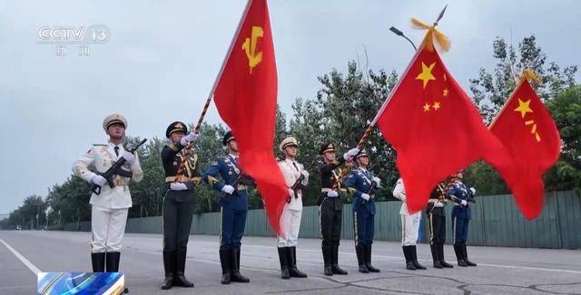 太帅！阅兵方队：横看一条线 竖看一个人